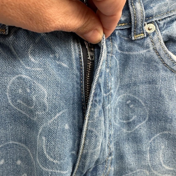 FOREVER 21 Smiley face high waisted straight leg woman's jean.  26 - Picture 4 of 14